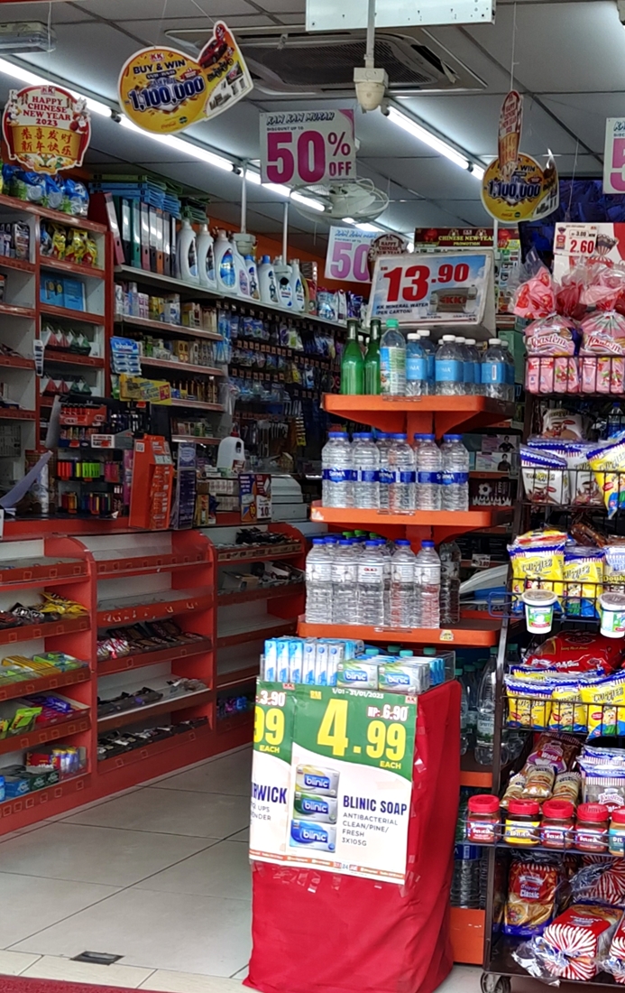 NS封面主文/芙蓉48小时制水,便利店矿泉水被“扫光”