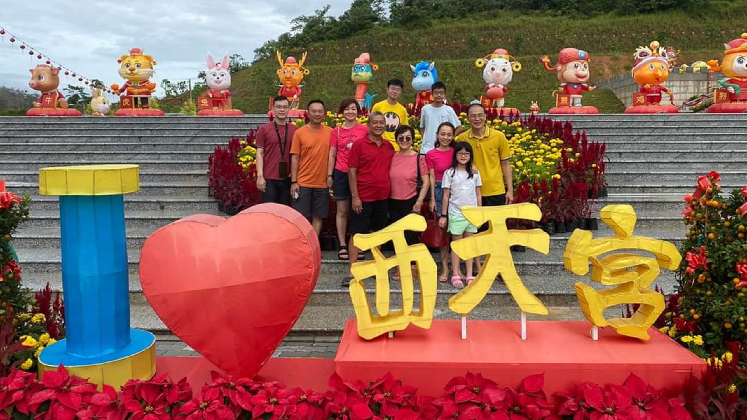 NS庇朥/ 庇朥西天宫金兔年新春花灯节,吸引全国各地善信拍照打卡。