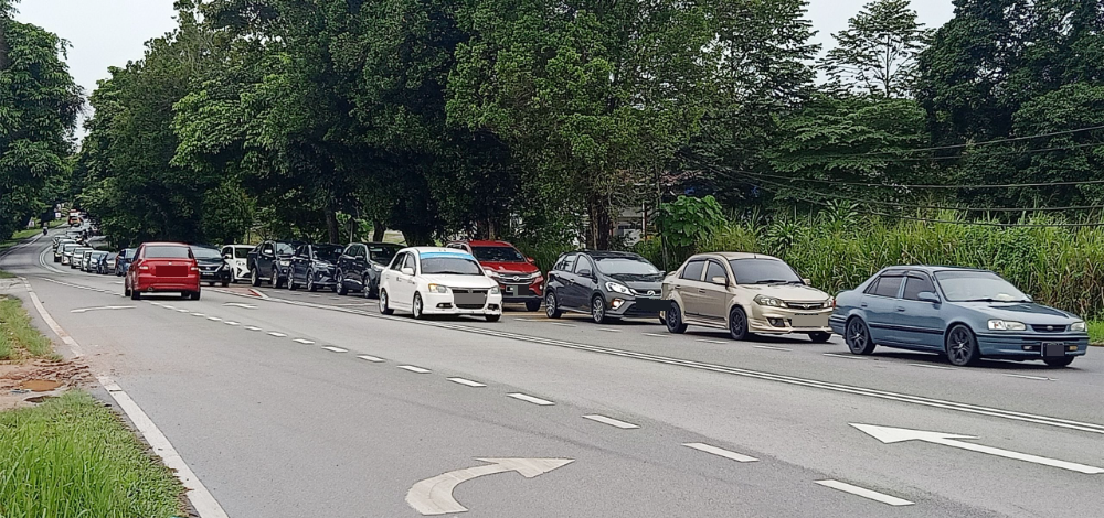 新年连假游子回乡欢庆佳节,瓜拉庇朥主要道路挤满车辆