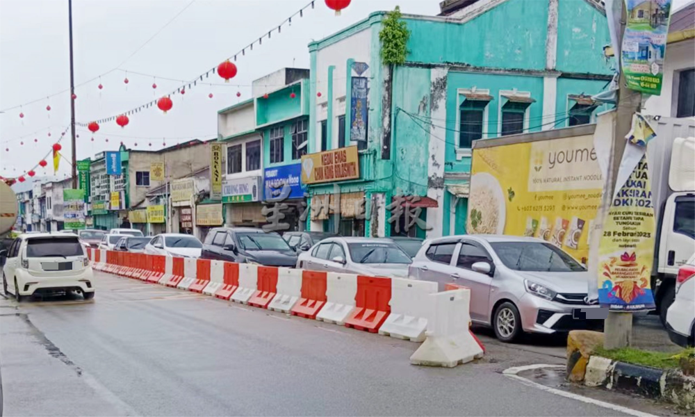 新年连假游子回乡欢庆佳节，瓜拉庇朥主要道路挤满车辆