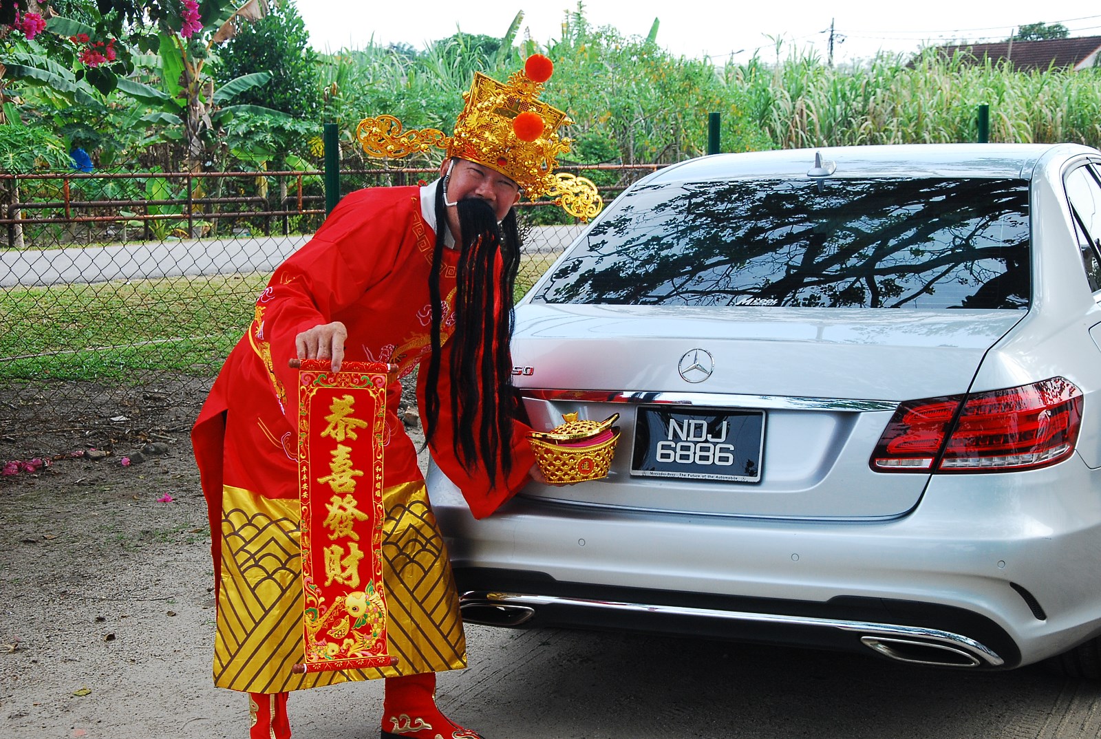 ***NS新年特稿:新春佳节最受欢迎的人物:财神扮演者