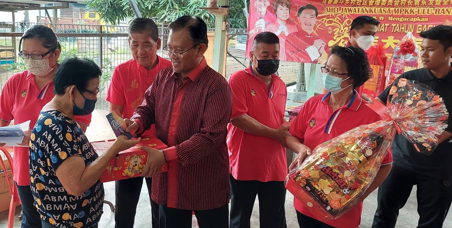 NS晏斗／乌鲁晏斗村48户家庭喜获议员派红包和芦柑