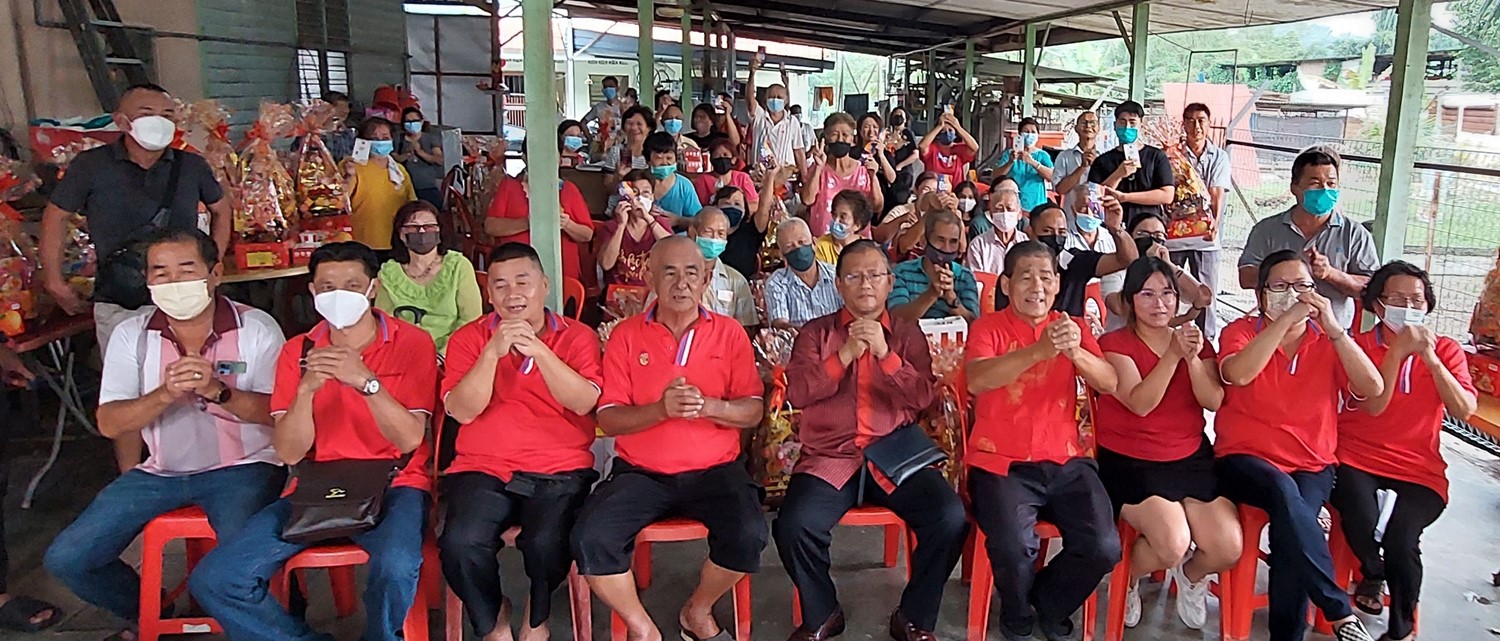 NS晏斗／乌鲁晏斗村48户家庭喜获议员派红包和芦柑