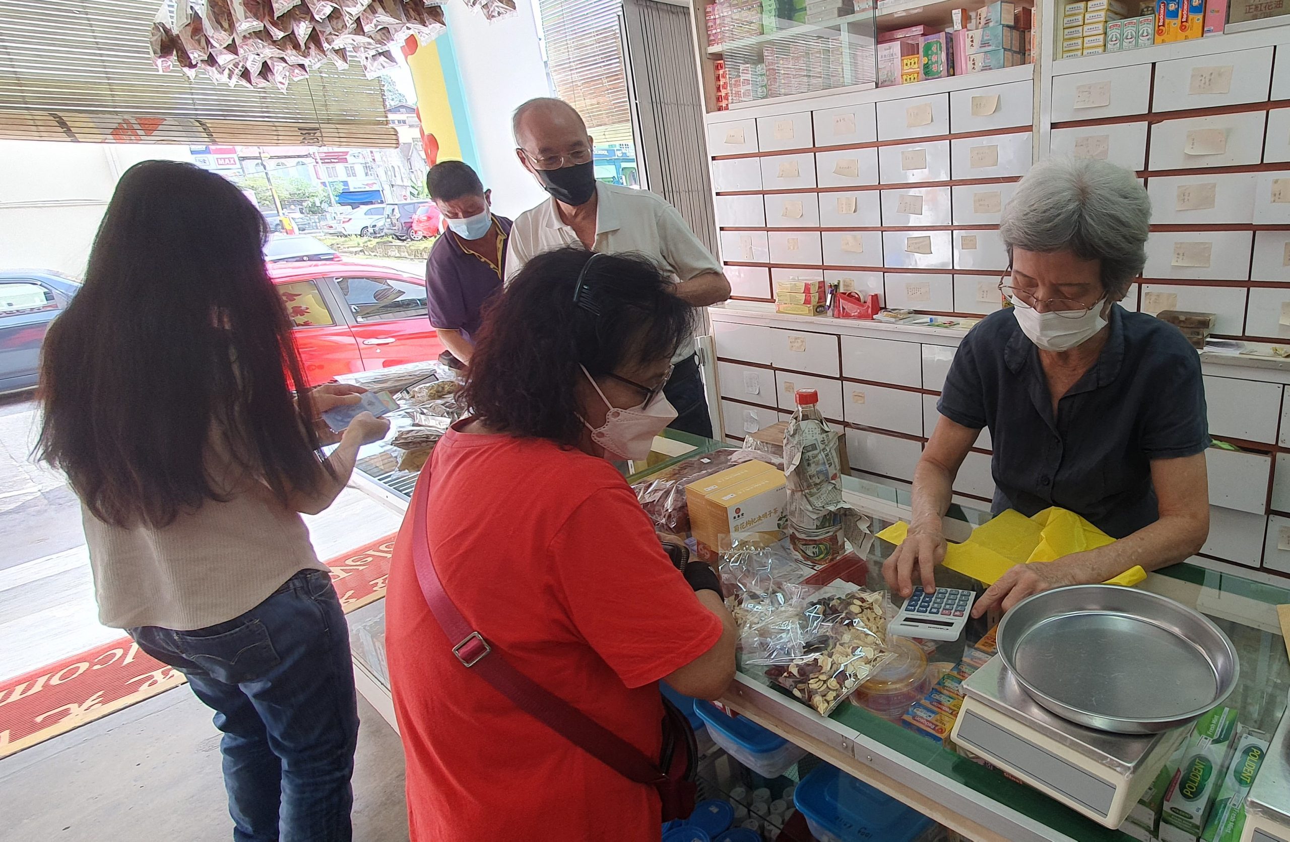 NS芙蓉/中国疫情紧张导致药物短缺，本地特定草药也受影响涨近30%