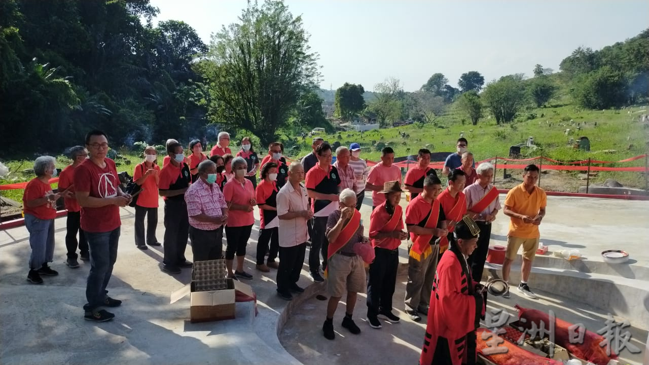NS芙蓉/森谢氏联宗会为谢氏总坟进行旺山仪式