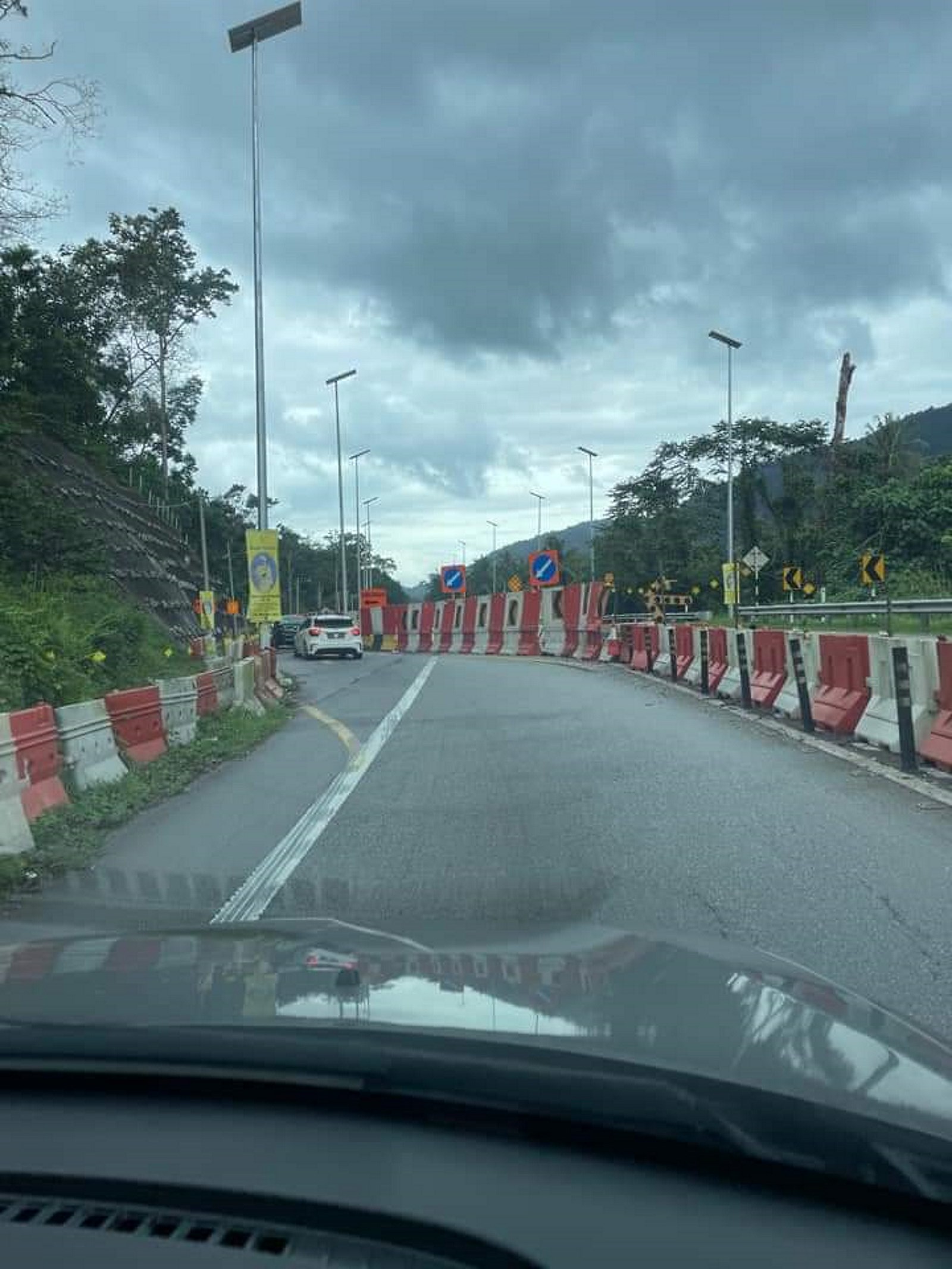 NS马口:庇朥芙蓉路大塞车90公里路程用了近6小时,网民大吐苦水