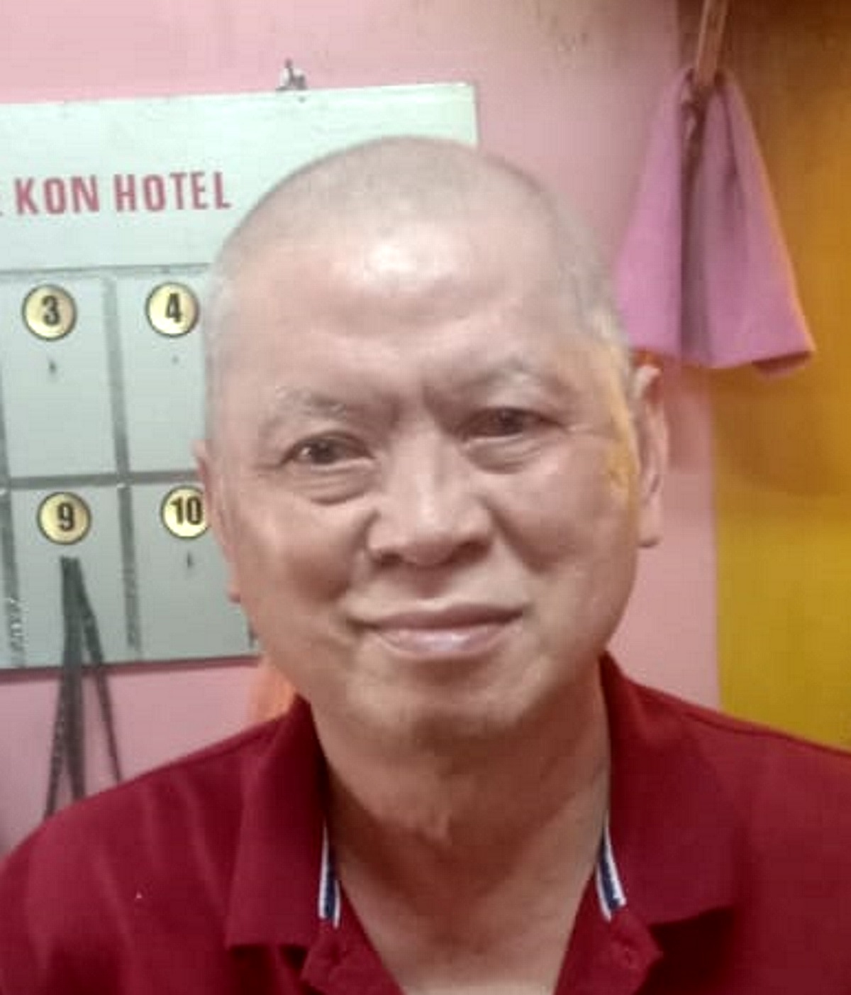 NS马口/车停屋外夜里被撞,车主获邻居助查到肇祸者