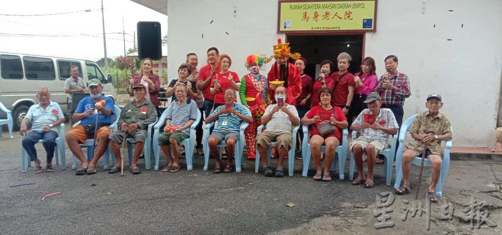 NS马口／颜怡益召集歌唱界好手到老人院，唱新年歌给老人听