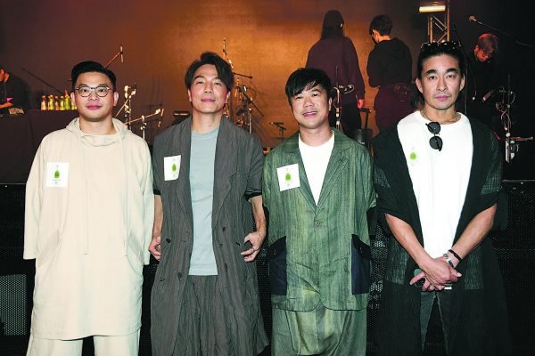 RubberBand开唱不见黄心颖 泥鯭懒理马国明婚讯