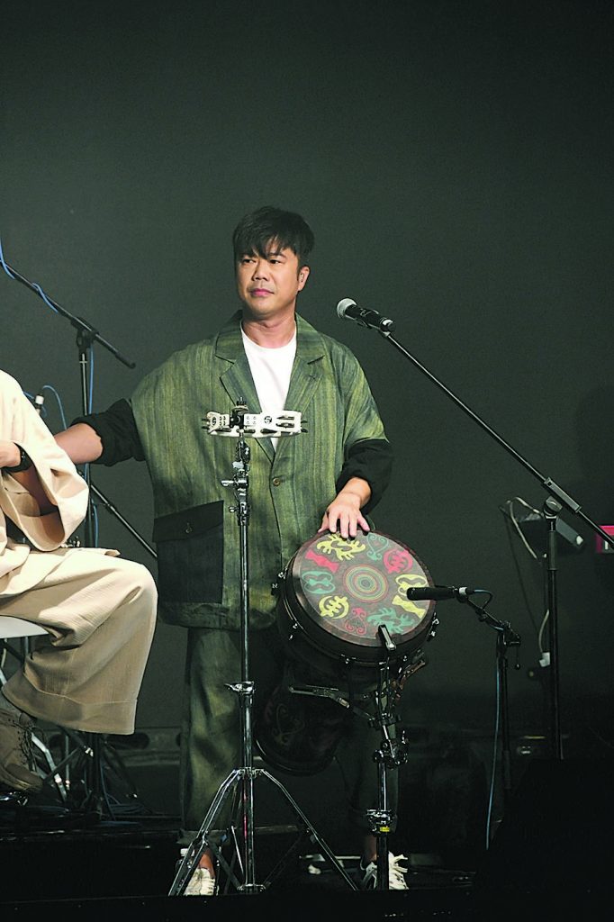 RubberBand开唱不见黄心颖 泥鯭懒理马国明婚讯