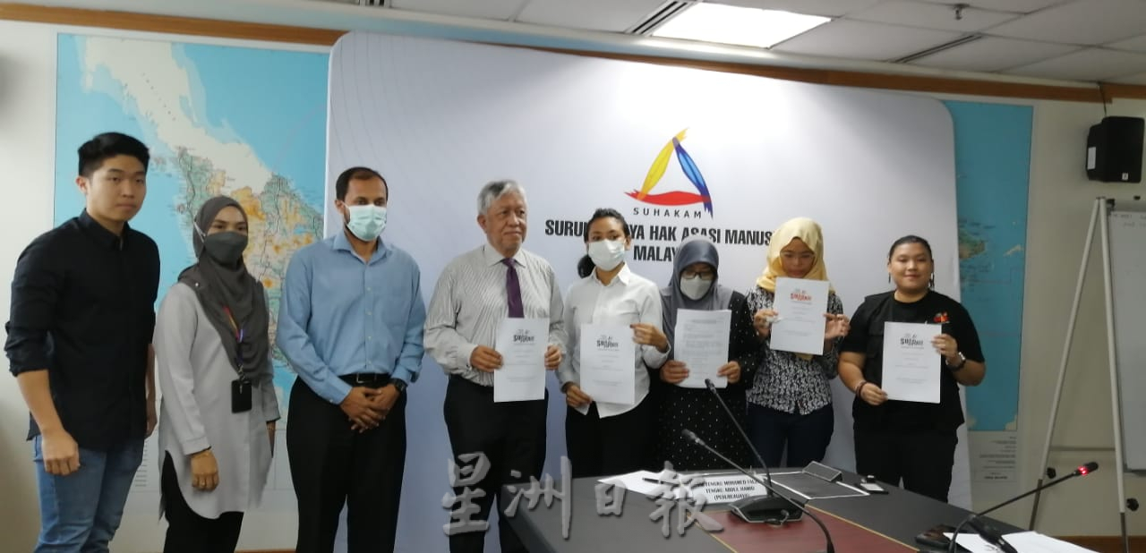 SUARAM陪同阿凡迪家属提交备忘录