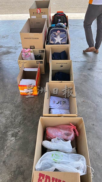 旧物-校服、校鞋及书包不知道如何处理?请到吉华S校捐出做回收。(黄惠玲摄)