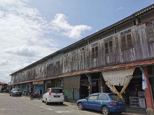 王麻骨镇百年老店区的其中一排老店。(档案图)