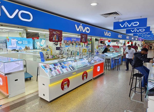 City Plaza 商业中心多以电话城和餐饮店为主。