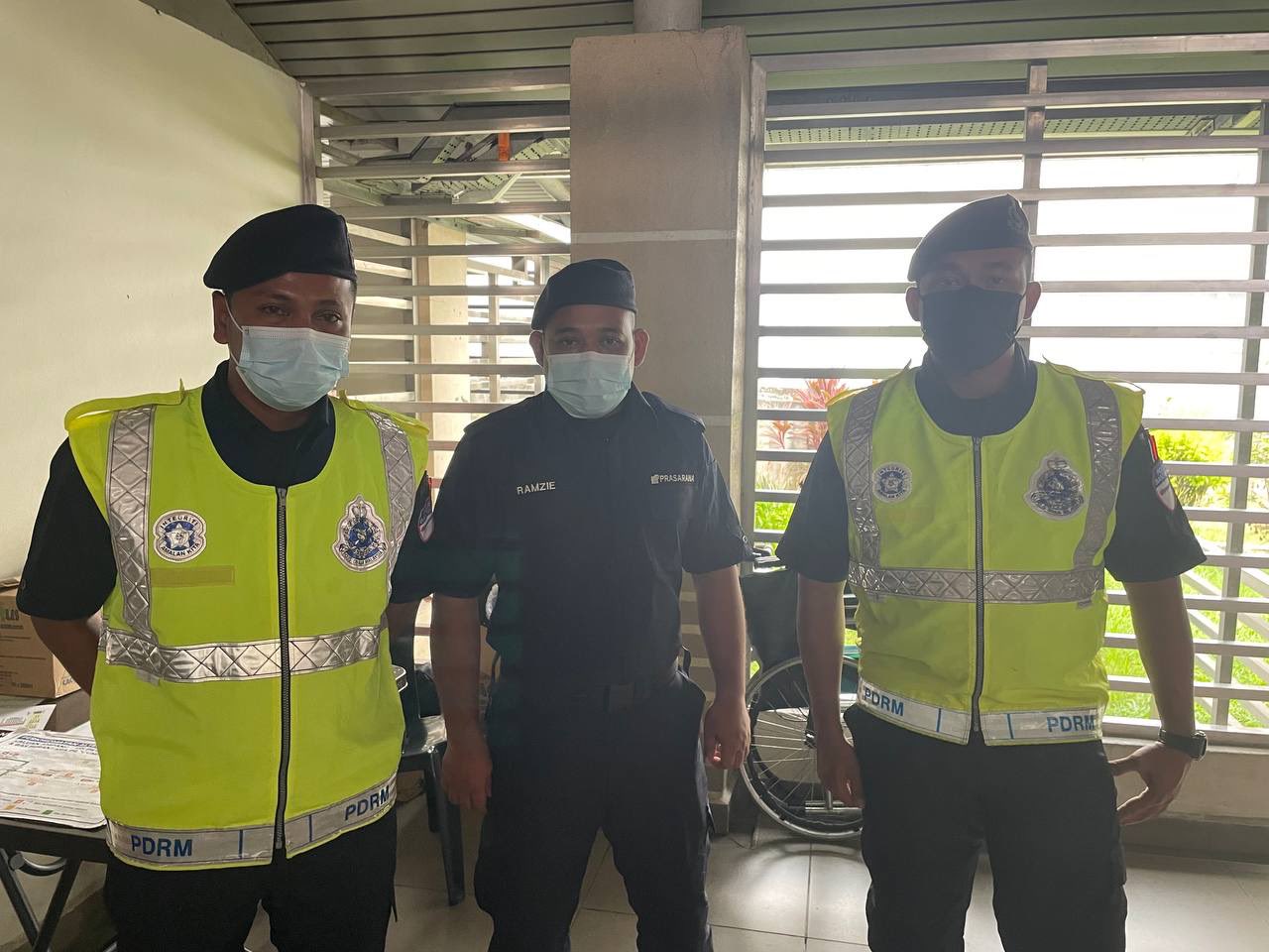 2女搭轻快铁无辜被陌生女掌掴  “友人眼镜被打到飞脱！” 