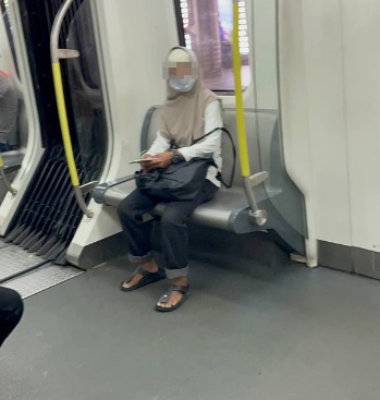 2女搭轻快铁无辜被陌生女掌掴  “友人眼镜被打到飞脱！” 