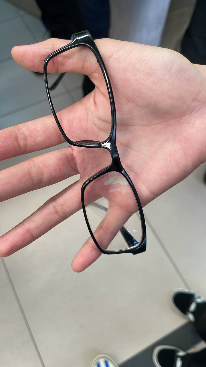 2女搭轻快铁无辜被陌生女掌掴  “友人眼镜被打到飞脱！” 