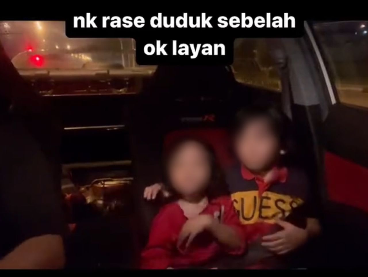 2孩子同坐副驾父飙车 网骂:“若发生事 哭也没用!”