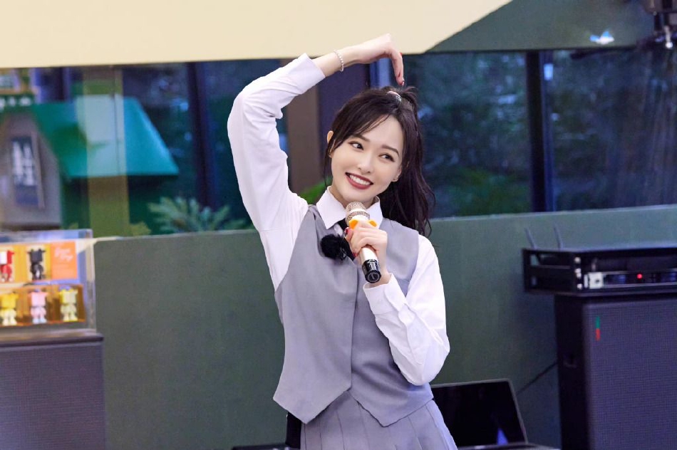 39岁唐嫣超甜跳《爱你》 少女感媲美原唱王心凌