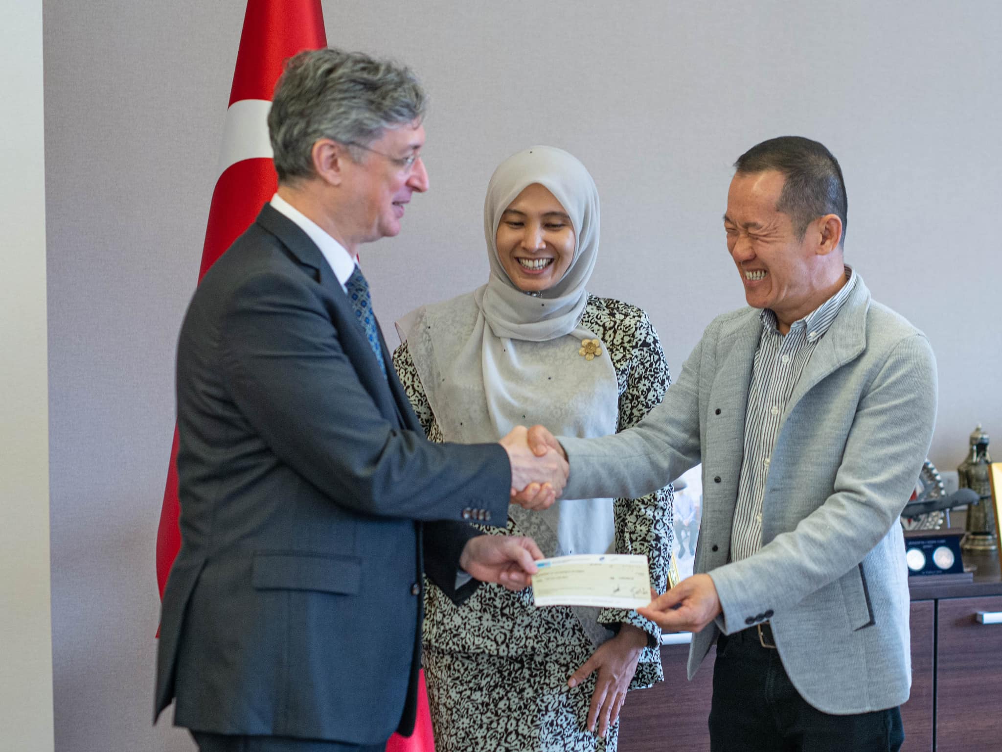 45分钟筹获105万捐助土耳其 努鲁:不可思议!