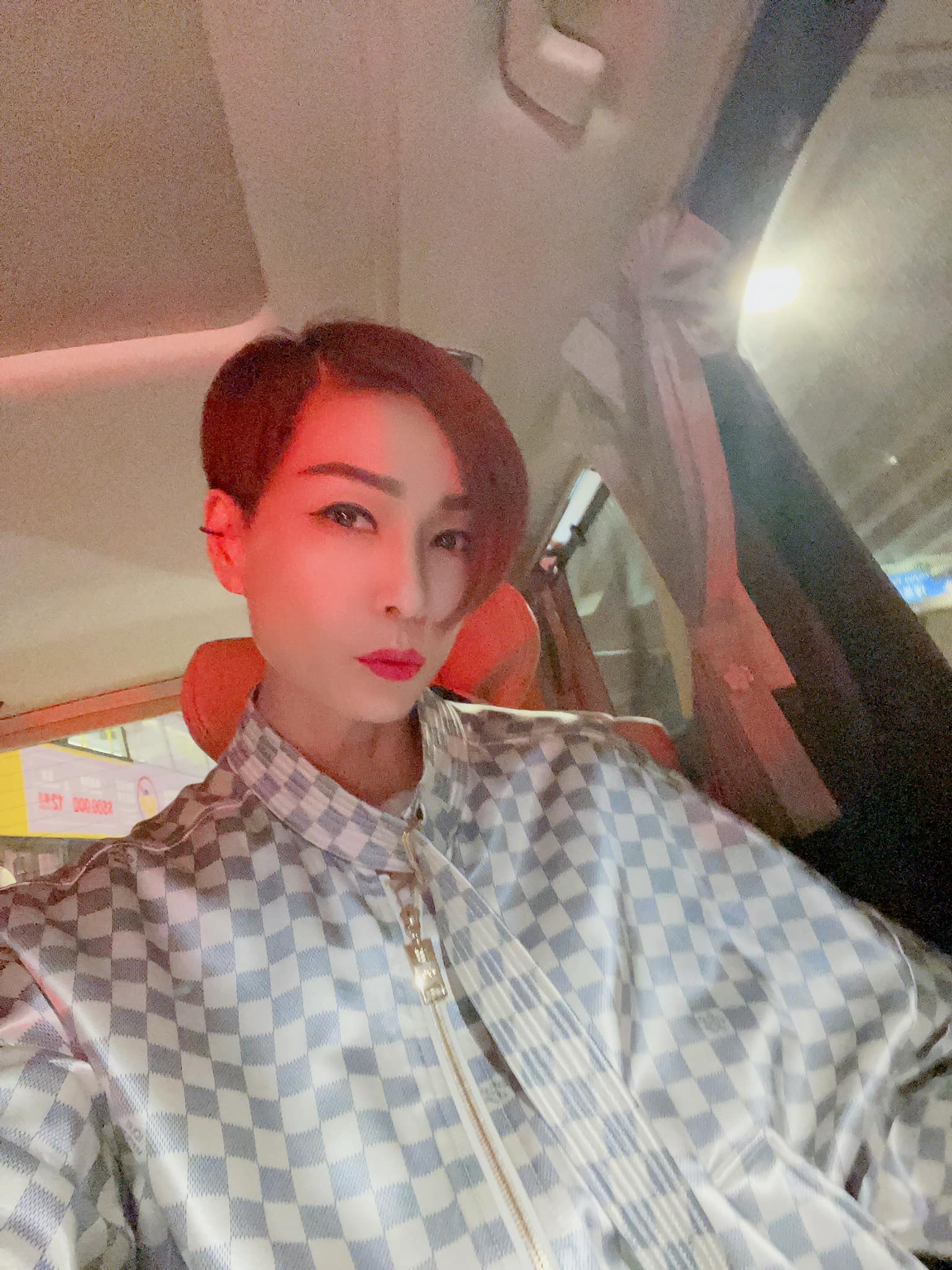 53岁伍咏薇双脚肿如猪蹄 网忧健康响警号促检查