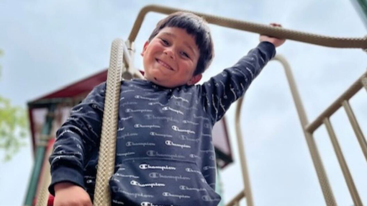 5岁男童玩真枪 独留家中不慎对头开枪 送院44分钟亡