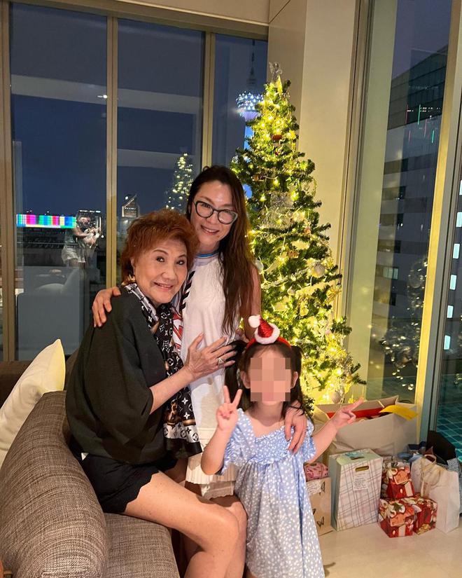 60岁杨紫琼同框83岁妈妈  网惊叹：像姐妹花