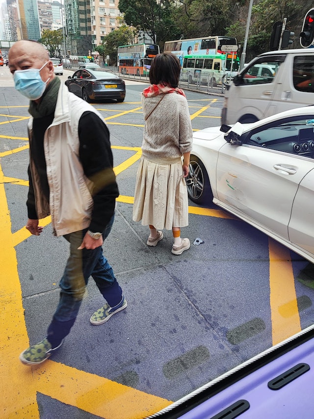 76岁狄龙驾车与巴士擦撞 儿子谭俊彦报平安:没有受伤