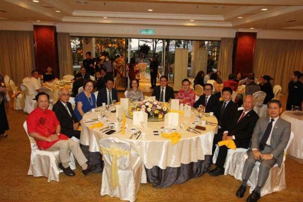 左三起刘静芝、陈永彬、叶非比、林凯民、冯晋哲、李芳信、彭道章、刘顺泰等合影。