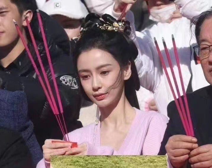 Angelababy脸垮显老 遭狠酸没滤镜不行