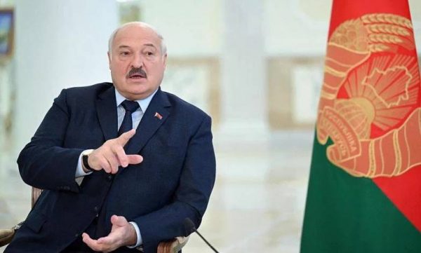 白罗斯总统卢卡申科星期一说:“如果遭到侵略,我们将采取快且狠的适当回应。”(图:法新社)