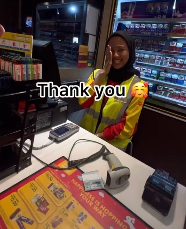 CEO买汽水忘记带钱包 女员工:“我请你喝”赢现金奖