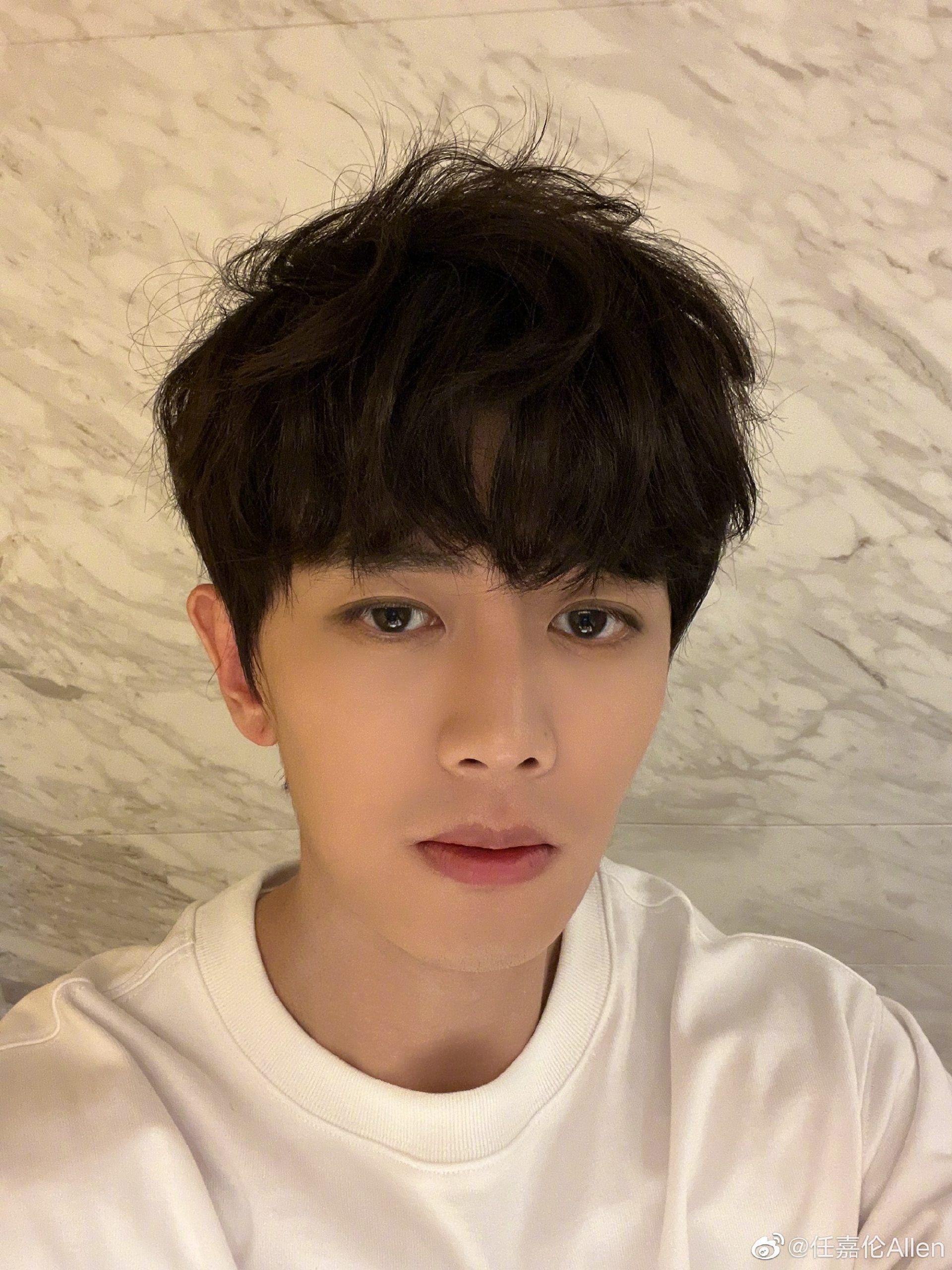 ​任嘉伦遭私生饭闯入住处  怒发声明公开照片谴责