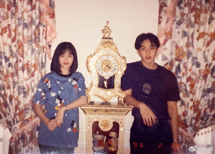 吴尊纪念日晒亲吻老婆照放闪 一句“原谅她”遭吐槽