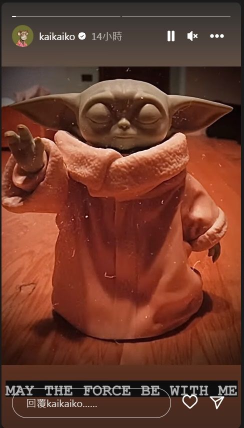 ​晒刀疤脸泄伤势?  柯震东 ：像我吗