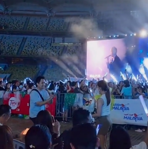 来听五月天求脱单 五迷现场求婚成功