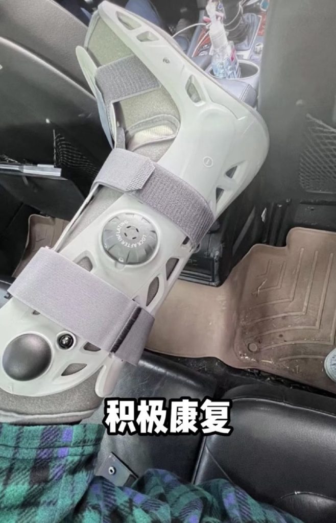 ​陈学冬出严重车祸  左腿肌肉萎缩坐轮椅