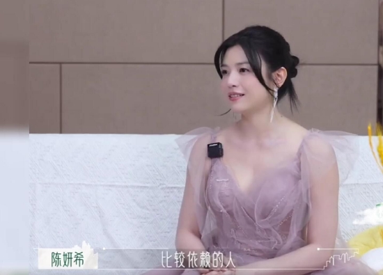 “点外卖都要用我手机”  陈妍希喜欢被老公依赖