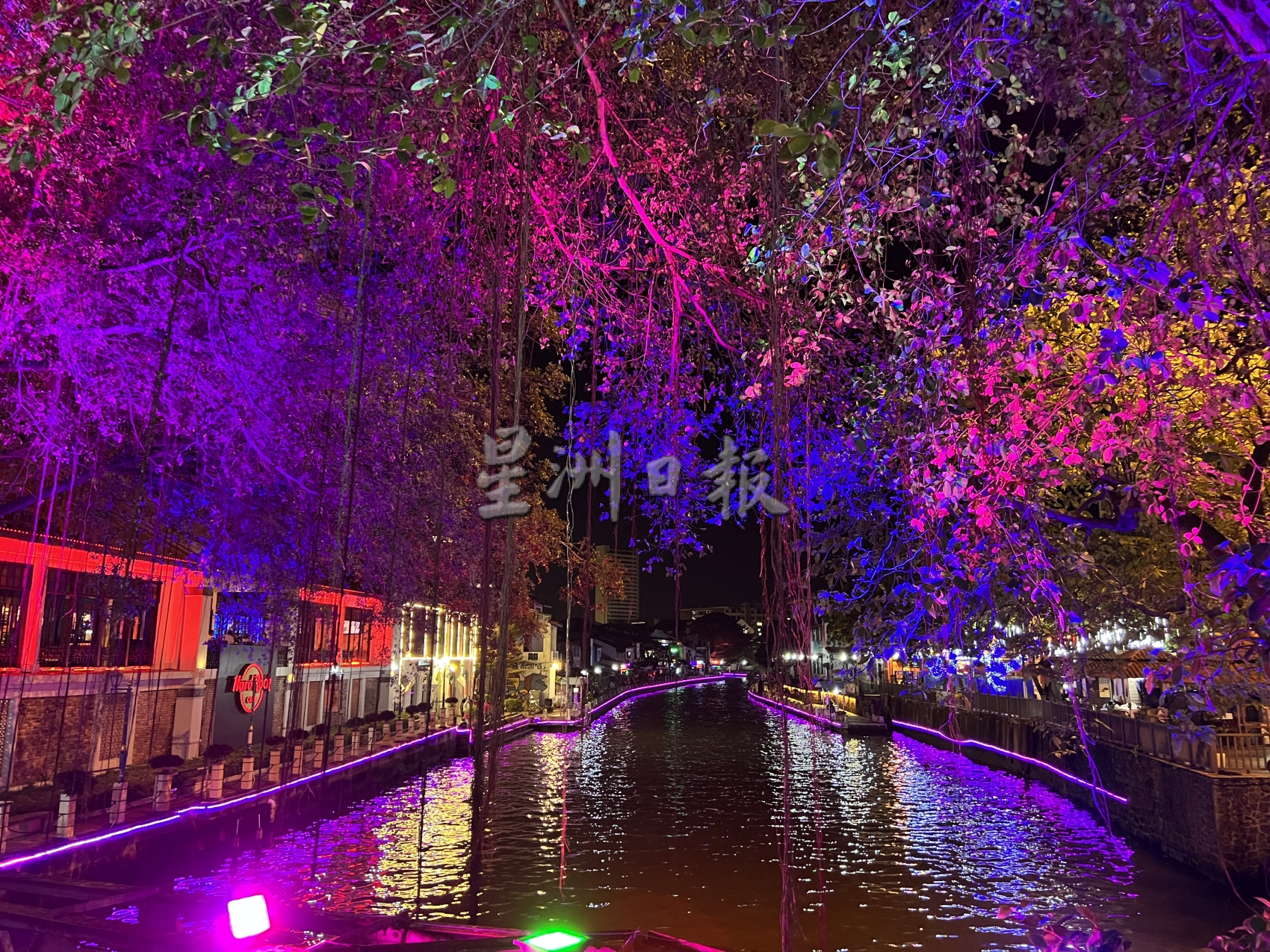 《用眼睛去旅游》:发亮的古城