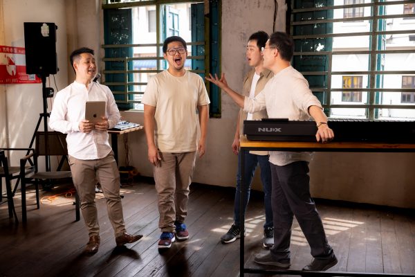 不只唱新年歌,“不误正业”玩转阿卡贝拉