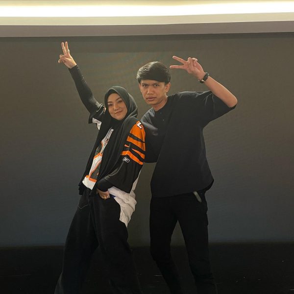 与25岁网红传姐弟恋  茜拉否认夺人所爱