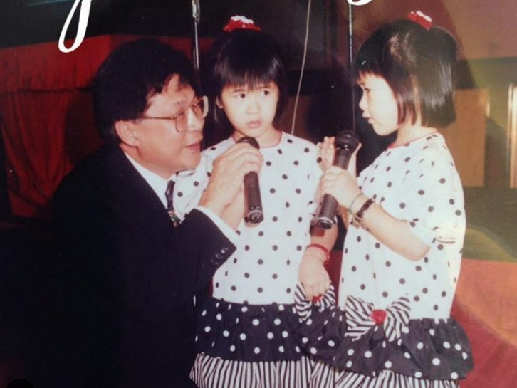 与孪生姐姐同庆36岁 庄思明连切6个蛋糕