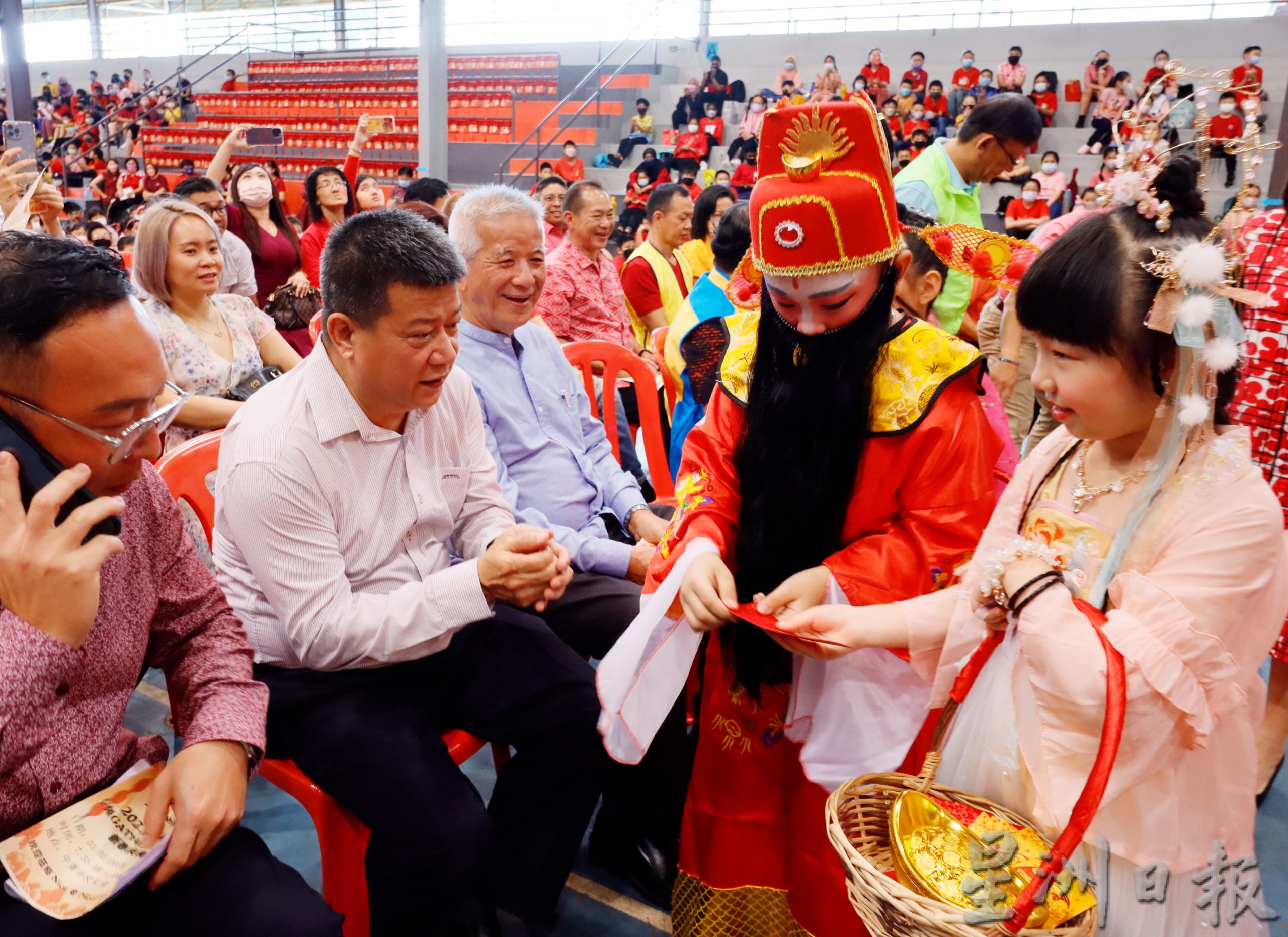 林锦志：彭董联会继续关注3微小华裔学生来源中断及迁校课题。