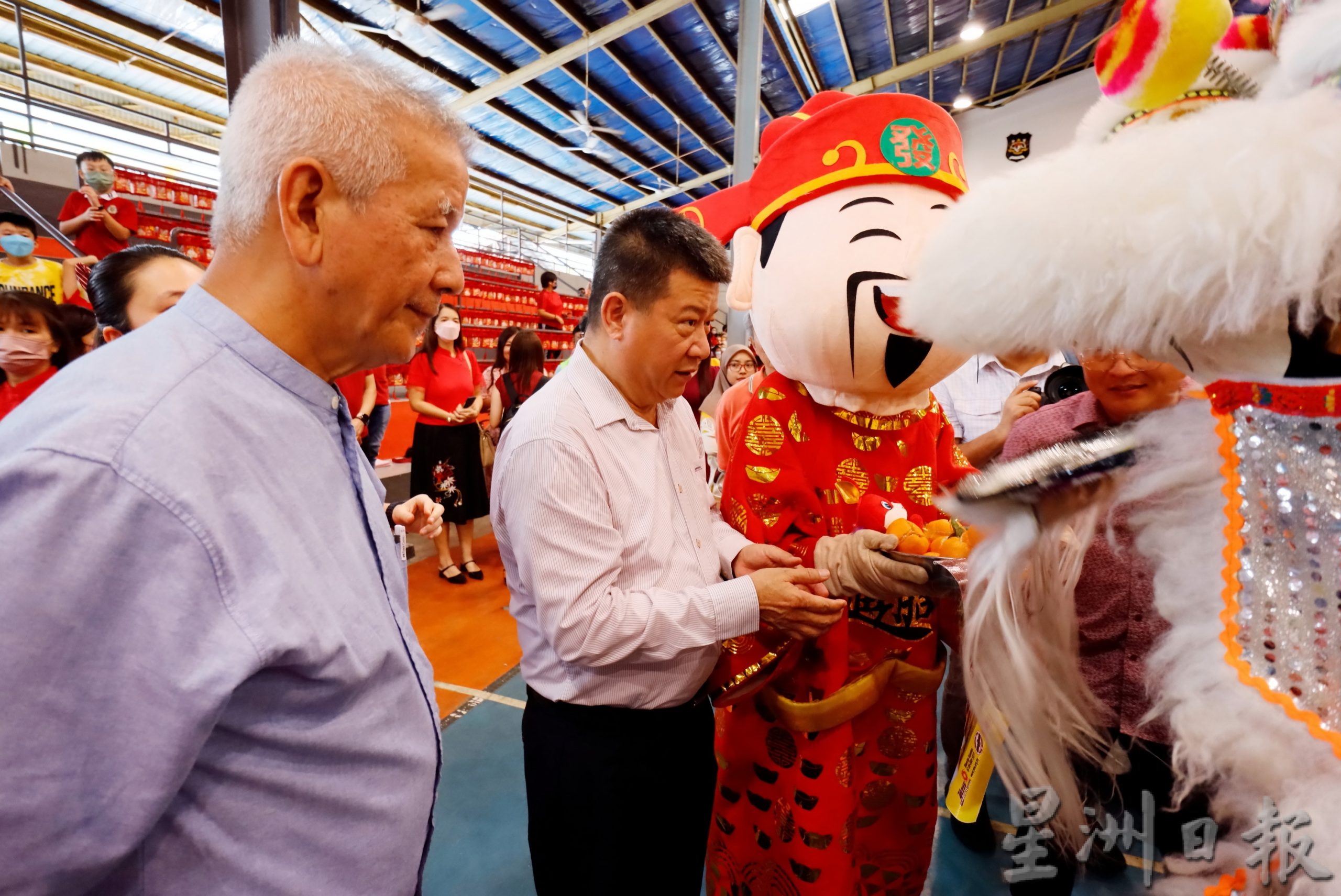 林锦志：彭董联会继续关注3微小华裔学生来源中断及迁校课题。