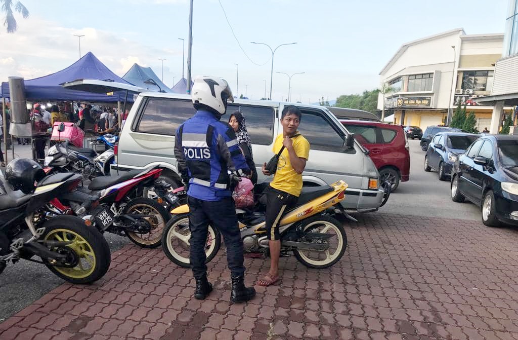 东先下:关丹警方提醒 下车买东西一下都应熄火