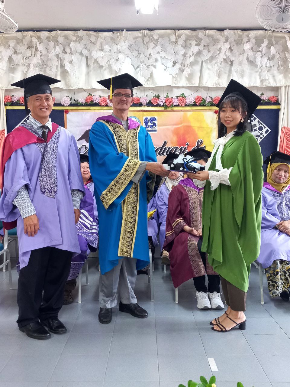 东:地里望中学毕业典礼