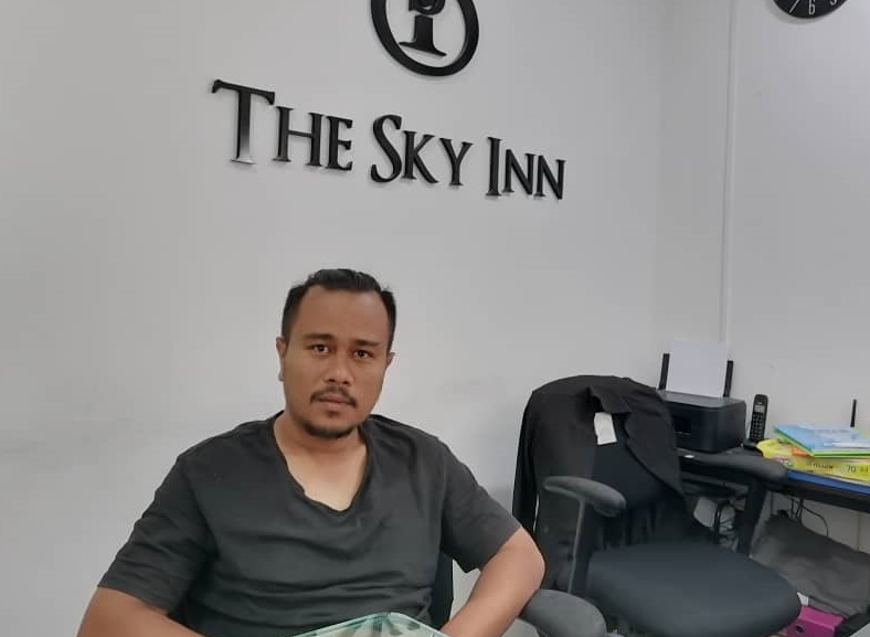 东封面:直落尖不辣改单向道指示不明确,民众感混淆、车辆逆向行驶。