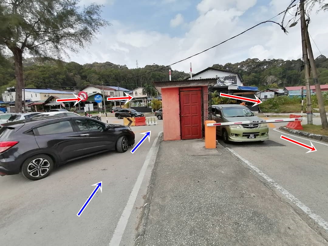 东封面:直落尖不辣改单向道指示不明确,民众感混淆、车辆逆向行驶。