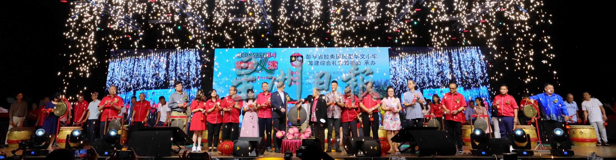 东:星洲日报企业公关及业务促进总经理陈金泉指出，马来西亚华社是由华文教育、华文报、华团和华商这四大支柱所组成的。