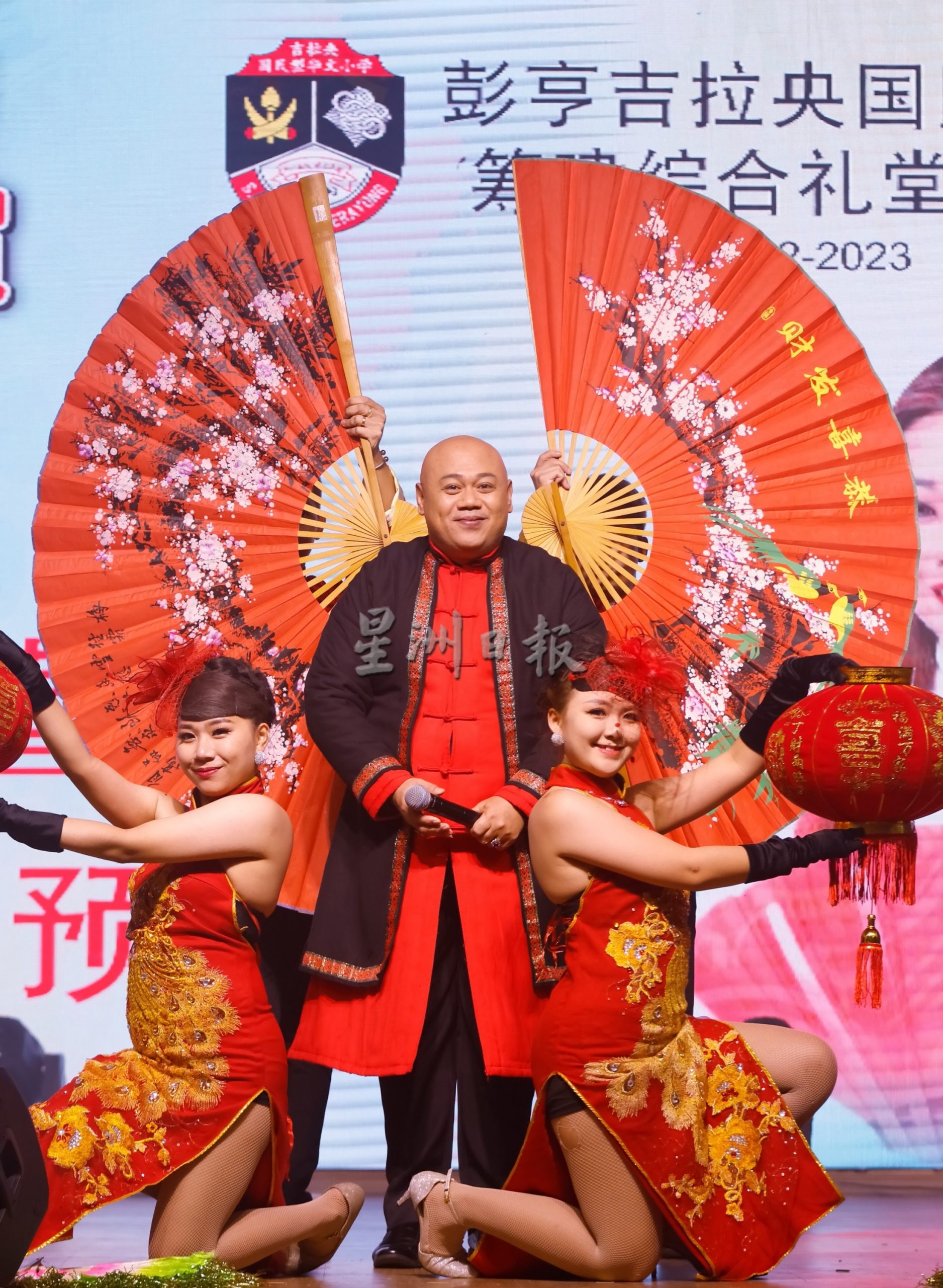 东:星洲日报企业公关及业务促进总经理陈金泉指出，马来西亚华社是由华文教育、华文报、华团和华商这四大支柱所组成的。